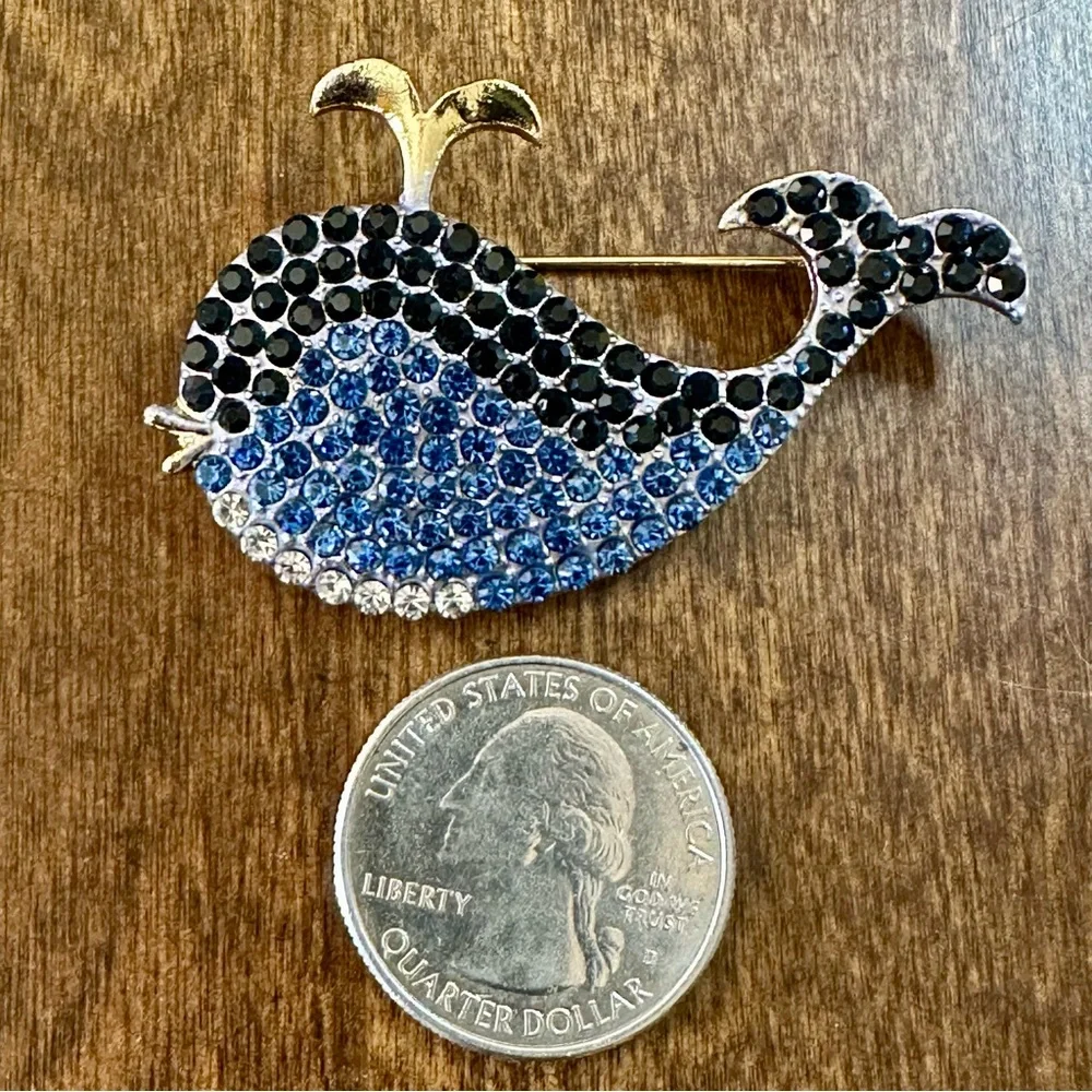 NWOT - Sparkling Blue Rhinestone Whale Brooch - Picture 9 of 9